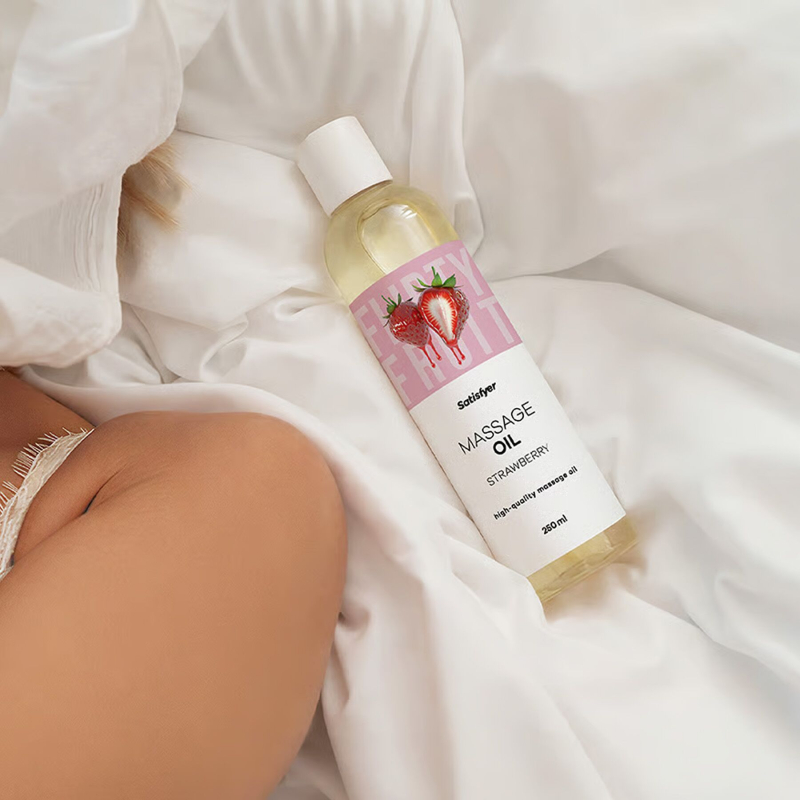 Масажна олія з ароматом полуниці – Satisfyer Massage Oil Strawberry, 250 мл