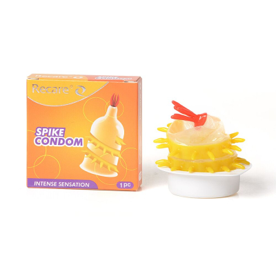 Насадка на член с усиками и спиралью шипов – Recare Spike Condom, желтого цвета