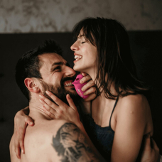 Перезаряджуваний вакуумний стимулятор – Fun Factory Belle, малинового кольору, 11 режимів