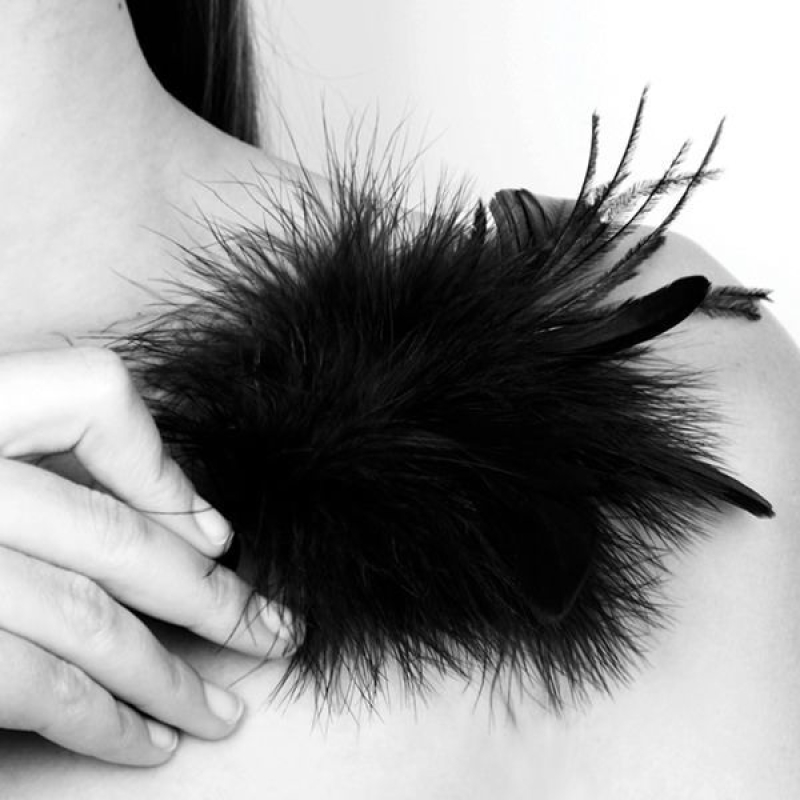 Митилка Bijoux Indiscrets Pom Pom – feather tickler