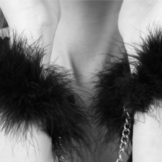 Пухнасті наручники Bijoux Indiscrets Za za zu – feahter handcuffs, пір'яні, подарункова упаковка