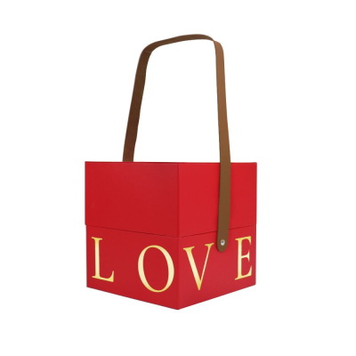 Подарочная коробка с ручкой LOVE красная, L – 18,5х18,5х19 см