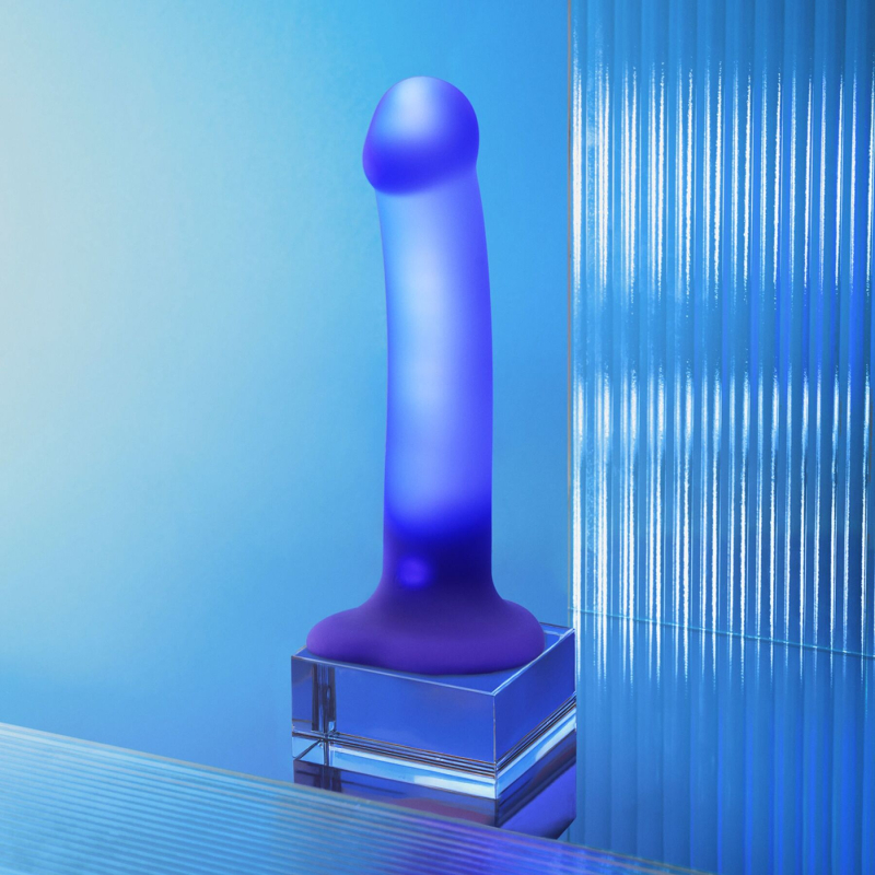 Дилдо Strap-On-Me Glow-LED Purple M – світиться, фіолетовий, 18 см